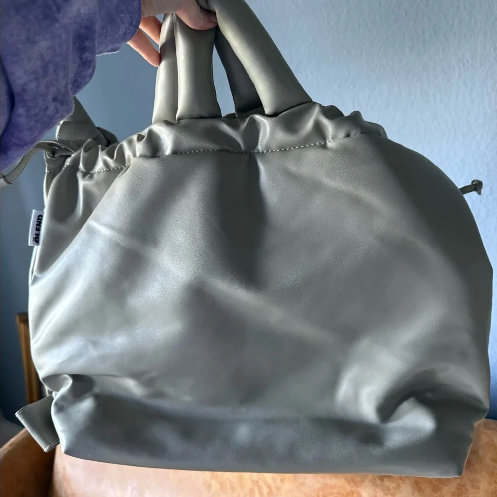 Olend Ona Vegan Leather Bag/Backpack in Sage Color - Picture 4 of 5